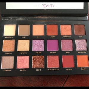 Huda Beauty Desert Dusk Palette